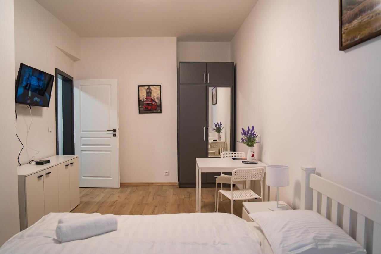 Top Class Apartments In Carlsbad Bulharska Street 卡罗维发利 外观 照片