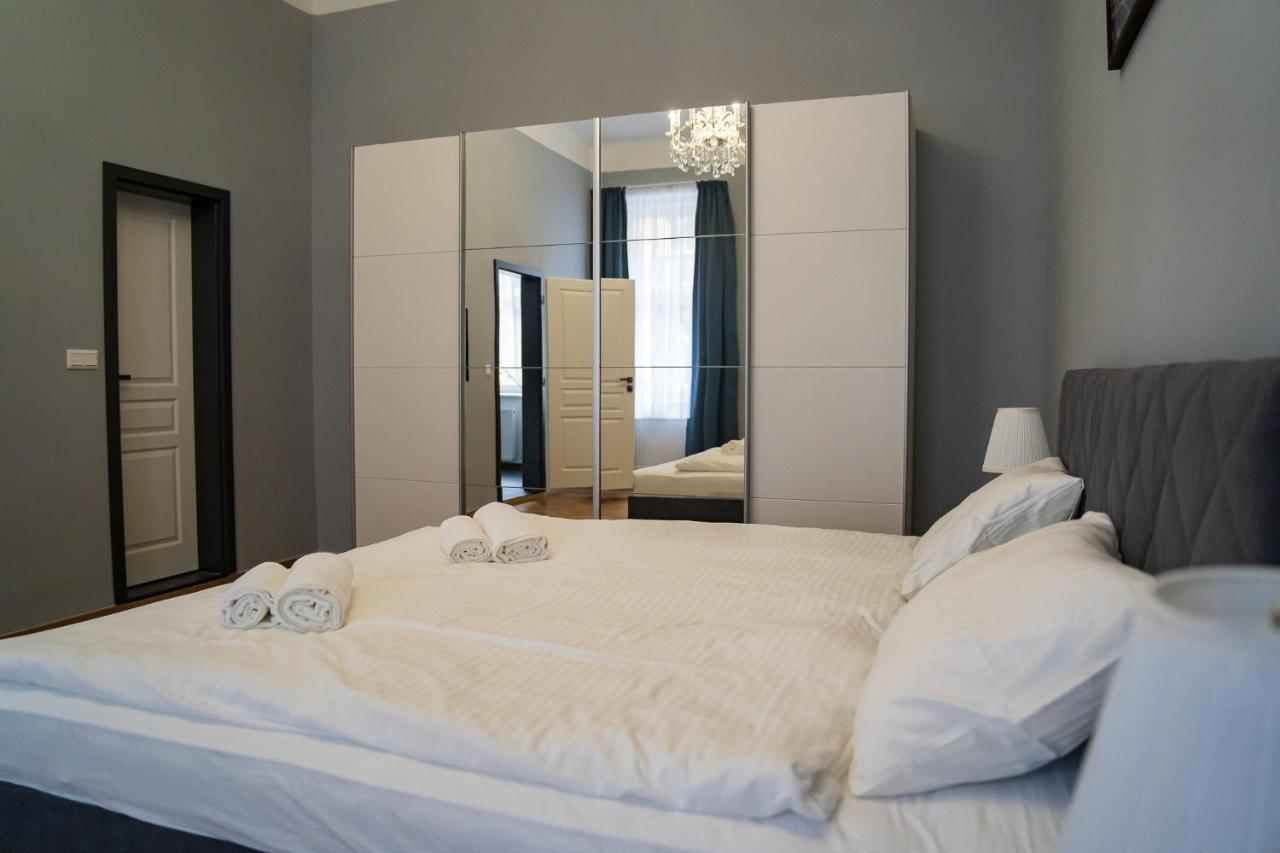 Top Class Apartments In Carlsbad Bulharska Street 卡罗维发利 外观 照片