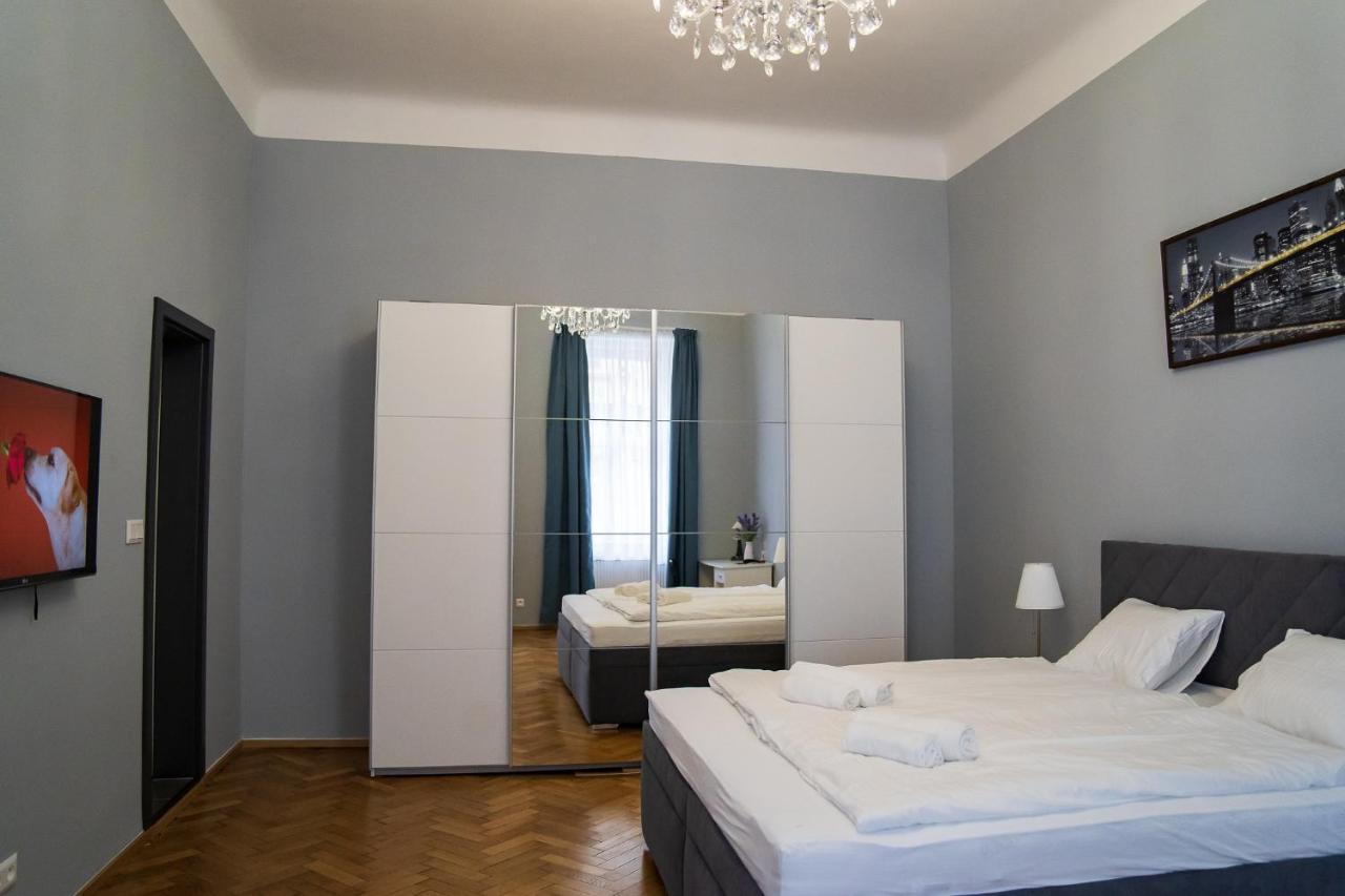 Top Class Apartments In Carlsbad Bulharska Street 卡罗维发利 外观 照片