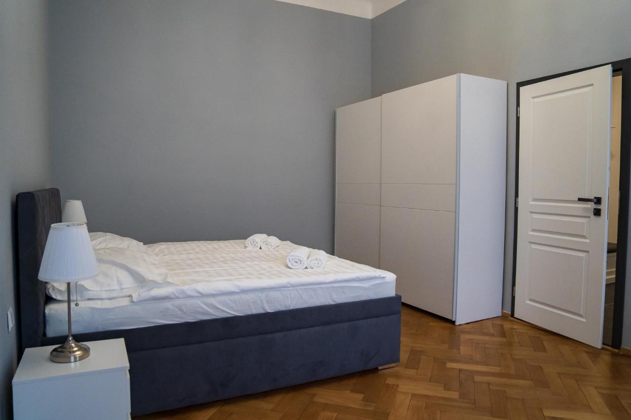 Top Class Apartments In Carlsbad Bulharska Street 卡罗维发利 外观 照片