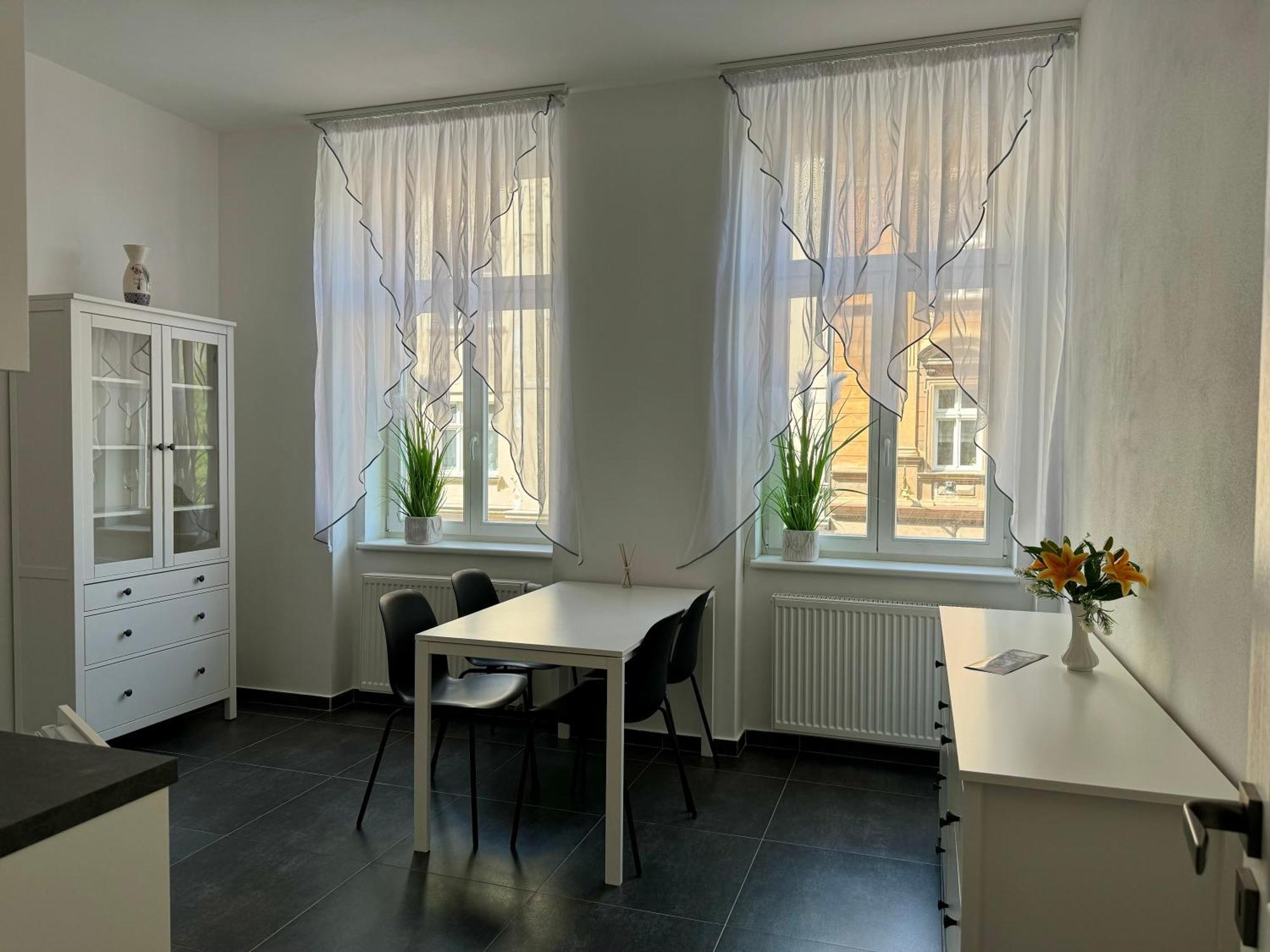 Top Class Apartments In Carlsbad Bulharska Street 卡罗维发利 外观 照片